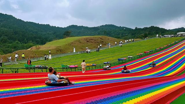 山西昔阳：“冬雪夏草”模式激活崇家岭，滑雪场变身全季康养休闲度假区