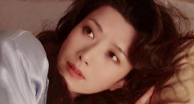 权色交易、陪睡上位	，她压根不沾边，简直是娱乐圈的一股“清流”