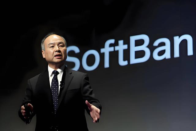 美国收到2个坏消息，日本软银砸盘英伟达,套现9000亿，AI情况危急