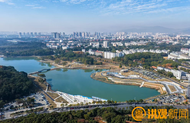 周末天气晴好，市民乐享冬日暖阳