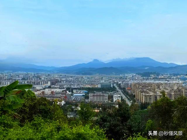 中国真正的冬暖夏凉天花板城市，很多人以为是昆明、大理和贵阳！