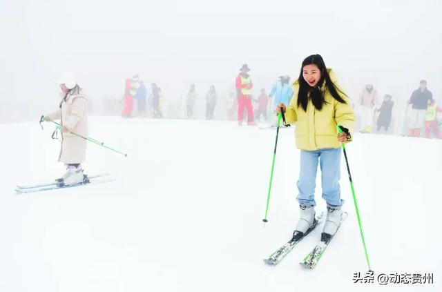 冰雪狂欢点燃冬日激情！玉舍雪山滑雪场今日开板～