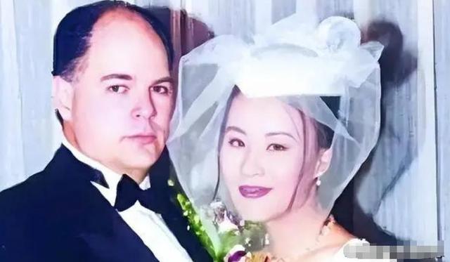 事业巅峰远赴美国，被老外“玩腻”后晚年回国，如今变成了这样！