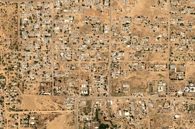 人间炼狱实录！围城一年半的苏丹法希尔被攻占，卫星镜头遍布遗体