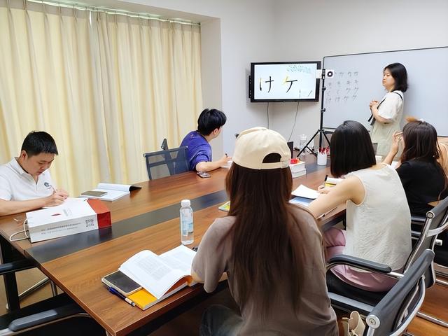 安徽小伙到日本开餐厅年入百万，娶小7岁美娇妻，定居日本23年