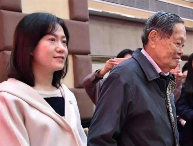杨振宁去世仅3天，令人担忧的事发生了，原来翁帆一个字都没说错