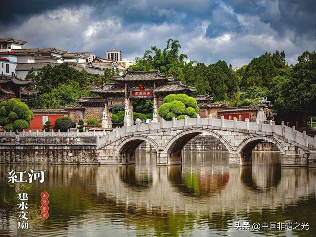 云南建水——千年临安古城 ：中国最后一座活着的古城！