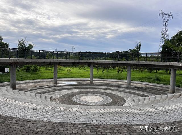 成都最近的原野公园，超级惊艳，一个湖风景就是王者，公交直达！