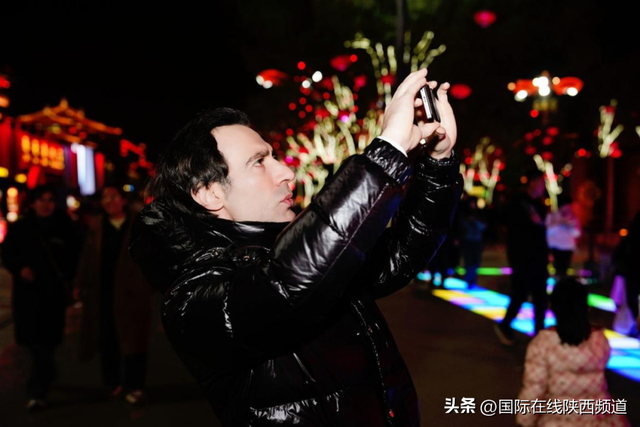 狠狠圈粉！外籍专家在西安大唐不夜城邂逅“中国式浪漫”