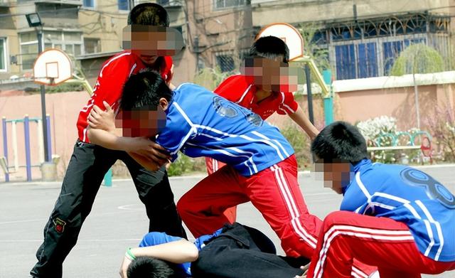 100多位情妇，包养费上亿元，9女同床却落得个凄凉下场、人财两空