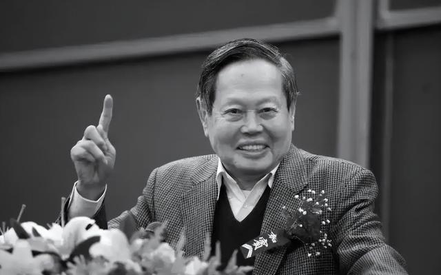 翁帆也没想到，丈夫杨振宁去世后，竟因生前一个举动再次口碑升华