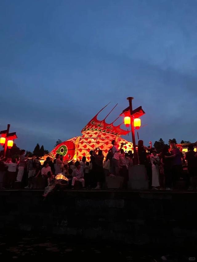 文旅市场“冰火交织”：2025上半年数据暴露出的真相与变局