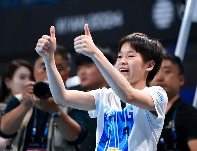 全红婵回队了，她变化很大，身高快170了吧	，留起长发，气场更强