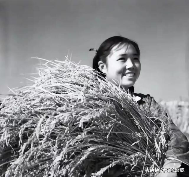 她从大队书记到中央候补委员，84年被开除党籍，退休后住进深山中