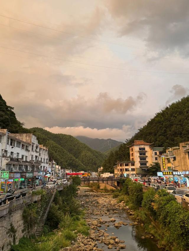 徒步三山五岳：安徽黄山！