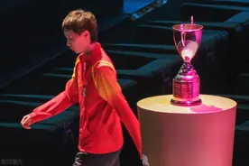 孙颖莎夺冠遭质疑！王曼昱球迷控诉遮挡发球2宗罪：世界第1败人品图片