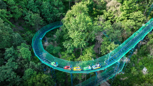 宁波灵岩山上，一座现实版“天空之城”