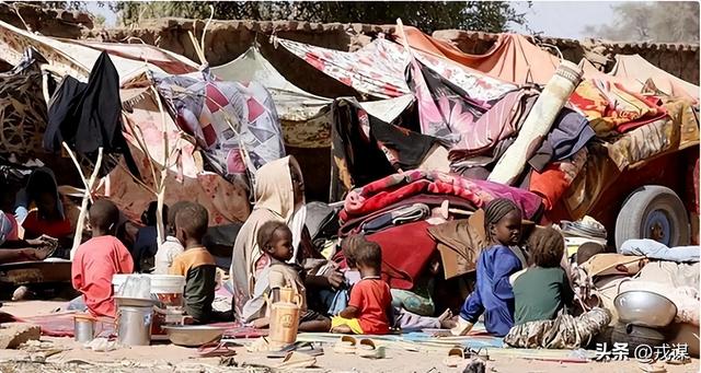 苏丹内战打2年！两派火拼背后有大佬，千万人遭难谁来救？