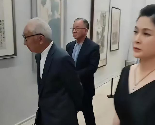 知名演员嫁大44岁老艺术家	，现丈夫91岁垂垂老矣，她47岁貌美如花