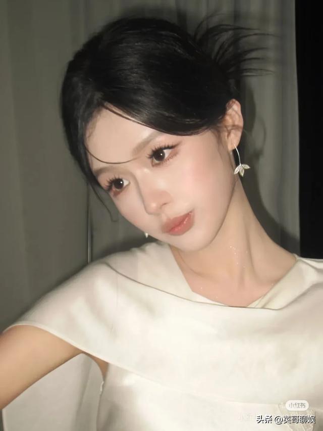 丑不自知的五位短女演员，天生苦相脸还演“女神”，究竟谁的错？