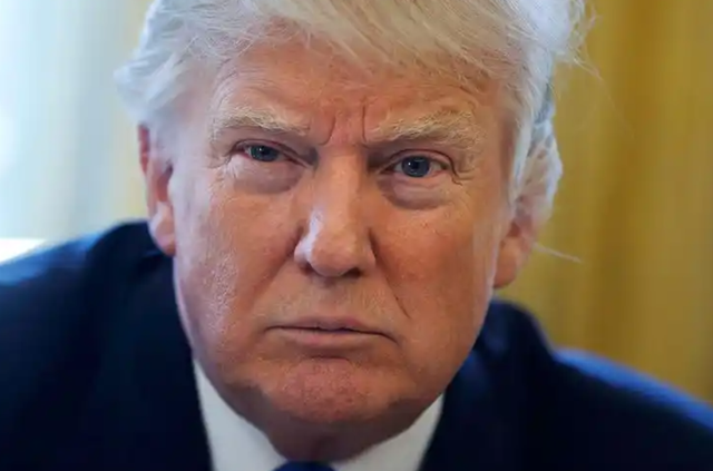 僵持数周两艘中国油轮返航，特朗普楞在原地	，5000万桶油卖不出去