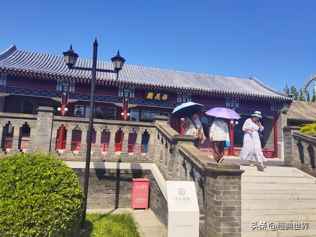 瞻仰周邓纪念馆