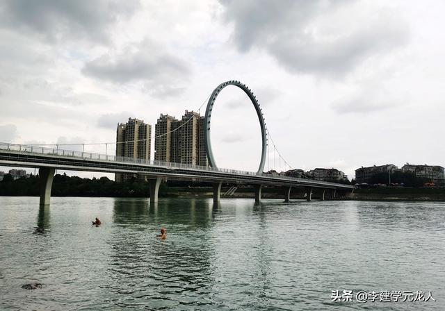 寻李白到江油