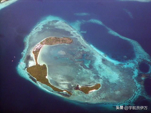 首次曝光：仁爱礁海域，中国海警拖离菲侵权船只，菲士兵已掏出枪