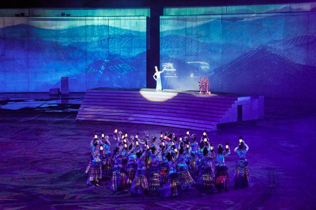 贵州雷山看一场歌舞，在《仰欧桑》中品味文化美学，遇见最美苗族