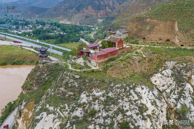 青海鲁班亭隧道上有片神秘建筑群,可能就是传说中的老鸦峡金山寺