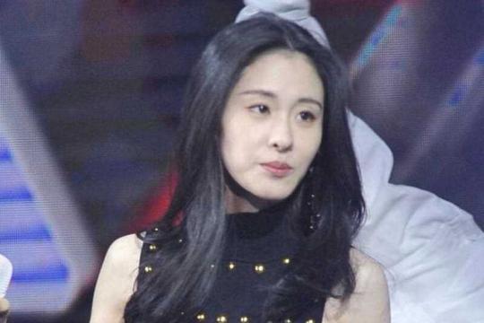 表面是“黄花大闺女”，实际却偷偷怀孕生娃，这些女星真让人意外