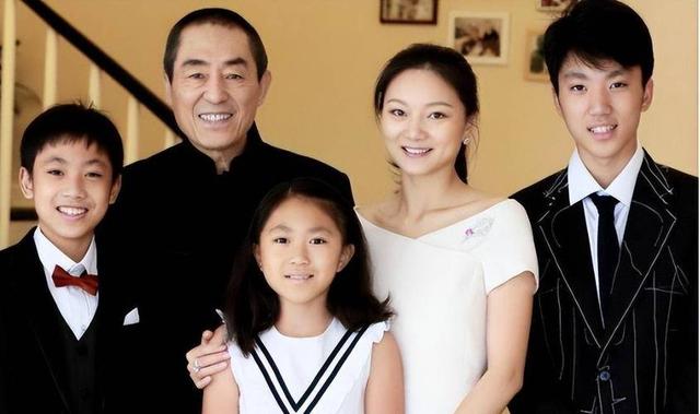 恩爱25年，75岁的张艺谋已老态尽显，比他小31岁的陈婷仍如花似玉