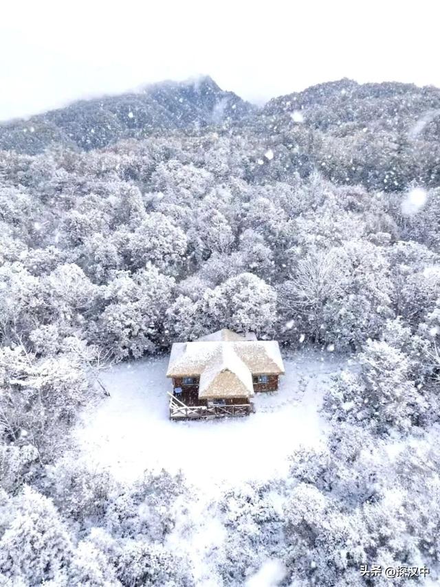春有繁花夏有凉，秋染山林冬有霜 —— 草川子景区