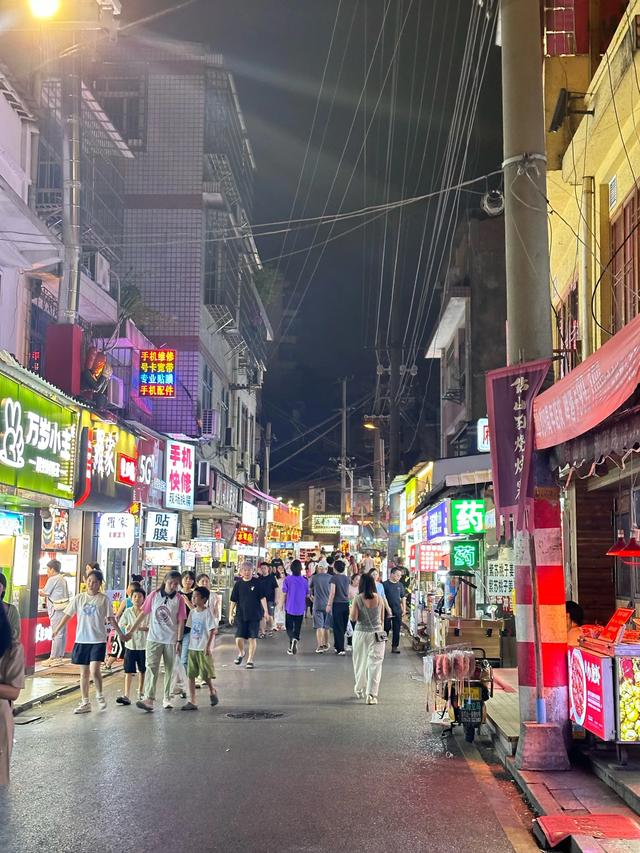 越热越火？来体感40℃的长沙，解锁昼伏夜出的冰火出行术