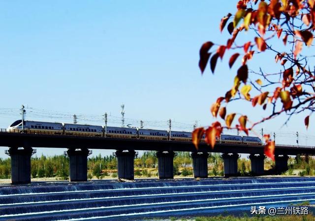 铁道风景线 | 黑河映铁骨，四季见风华