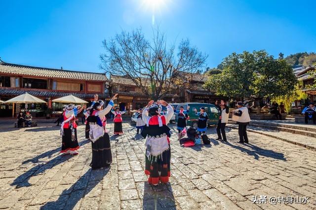 我发现个问题：多数喜欢跟团游的中老年人，基本都有这几个共性