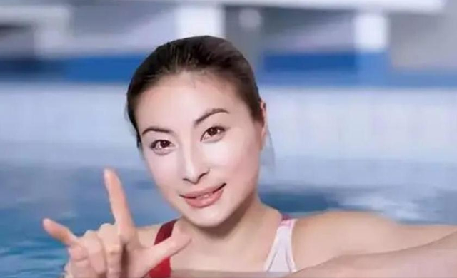 霍震霆没想到，44岁儿媳郭晶晶再次官宣喜讯，让整个阔太圈沉默了