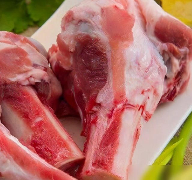 买猪肉，专挑这个部位，钙是排骨的几倍，价格低一半，营养又实惠
