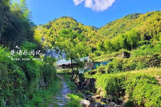 浙江宁波桥坑山麓的古村，既是文化名村又是景区村庄，景色确实美