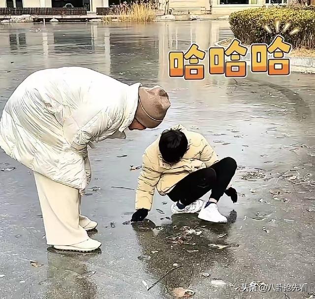 张兰不听劝	，又晒孙子孙女，小玥儿太像大S，外套7000元 个子很高