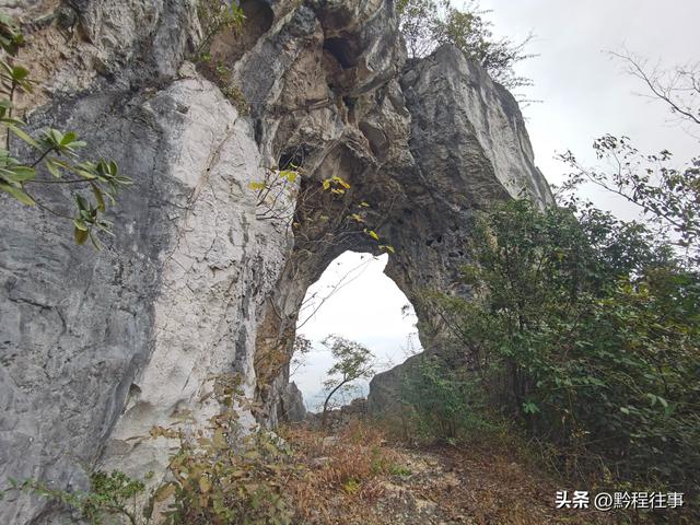 寻找一个最为艰难的躲匪洞，我难到达，土匪也难以到达