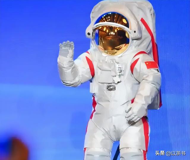 美国航天服造价5亿美元能用15年，中国航天服3000万，更有性价比