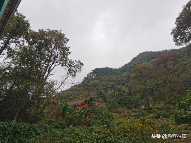 寻找一个最为艰难的躲匪洞，我难到达，土匪也难以到达