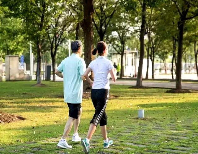 男人做哪些运动，可以提高“雄性激素”？坚持一段时间，魅力提升