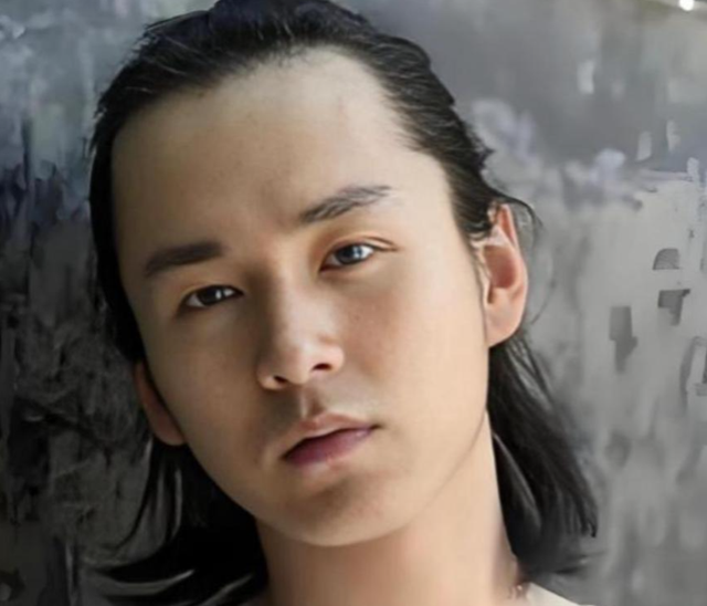 陪玩陪睡根本不够！集体开嫖、指头塞嘴，周迅遭殃 阴暗面彻底曝光