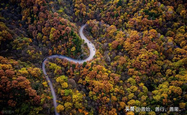 西安11月秋色正浓，以下是最值得打卡的景点和美食推荐：