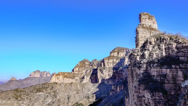 游东太行，望群山 ，感悟‘云海翻腾走龙蛇，绝壁生辉见奇峰’