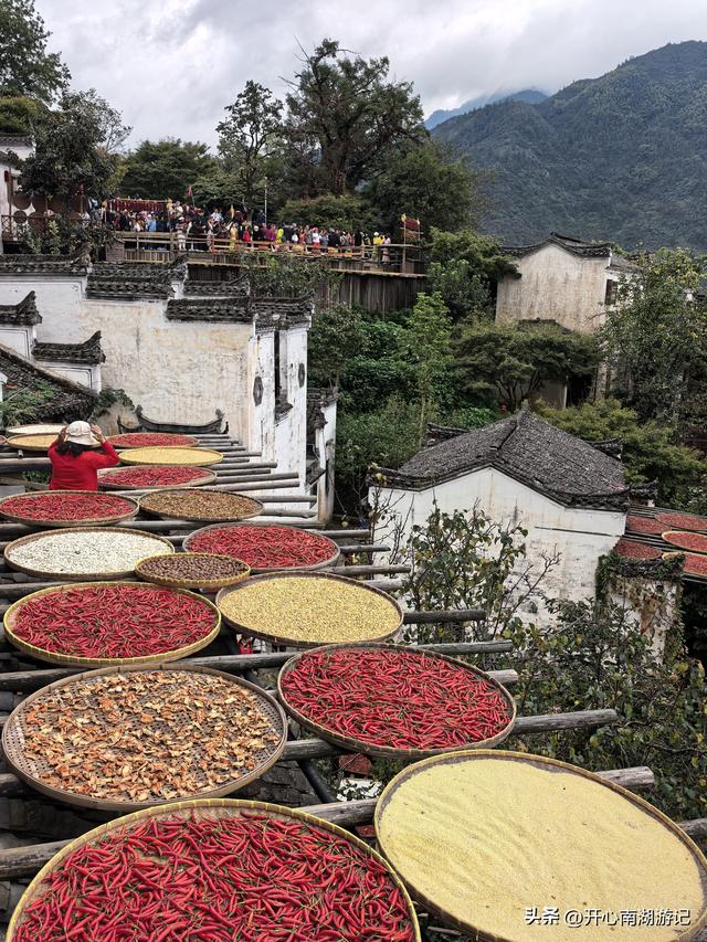 2025年秋老姐俩江西行，去篁岭看晒秋