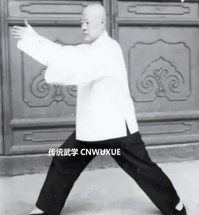 太极不用手，全靠腰胯走