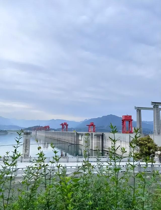三峡大坝“账本”出炉：运行了20余年，当初2500亿投入回本了吗？